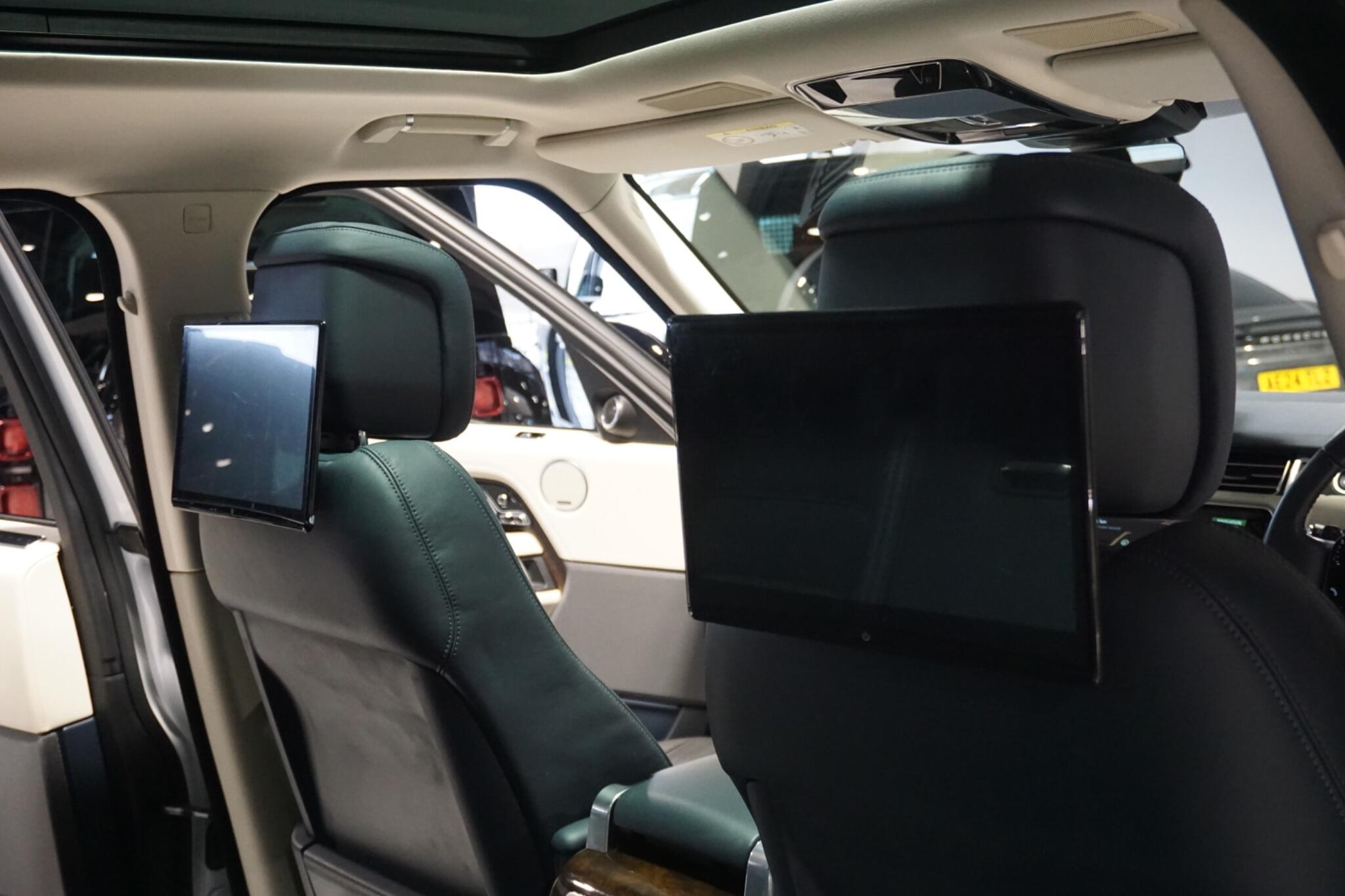 Land Rover Range Rover 2.0 P400e 13.1kWh Vogue SUV 5dr Petrol Plug-in Hybrid Auto 4WD Euro 6 (s/s) (404 ps)